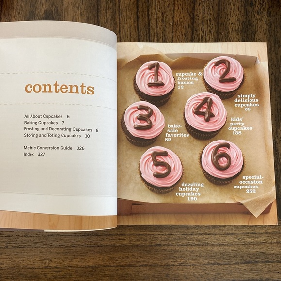 Betty Crocker The Big Book Of Cupcakes Paperback Party Baking Cookbook - Picture 2 of 7